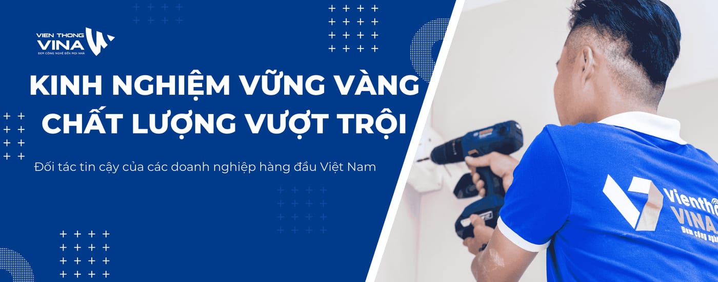 Kỹ thuật viên Viễn Thông VINA lắp đặt thiết bị, kinh nghiệm vững vàng và chất lượng vượt trội